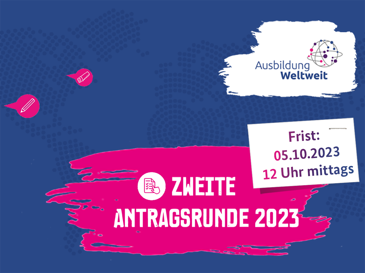 weißer Schriftzug: "Zweite Antragsrunde 2023" vor magentafarbenem Pinselstrich, daran angetackerter Notizzettel mit Schrift: Frist, 05. Oktober 2023, 12 Uhr mittags. Dunkelblauer Hintergrund mit leicht hervorgehobener Weltkarte in blau. Logo oben rechts.