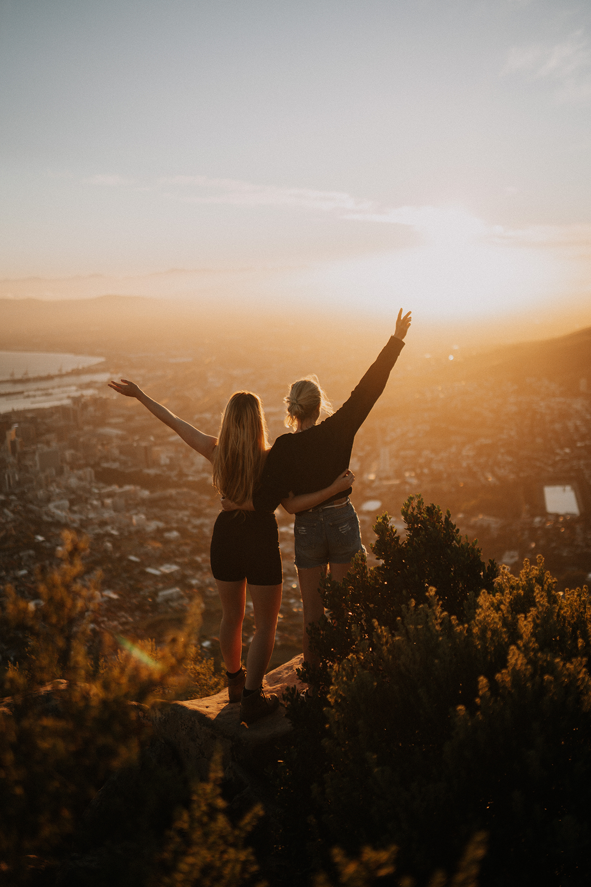 Bilder vom Fotoshoot - zwei Frauen vor Aussicht vom Tafelberg